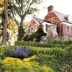 A Verdant Outdoor Oasis on the Connecticut Shoreline
