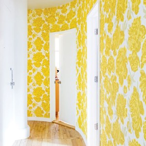 5 Hallways With Wallpaper That Command Your Attention