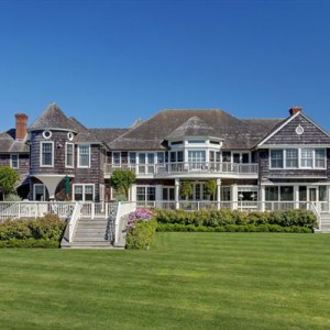 This $5.9 Million Quogue Home Accesses Both the Ocean and the Bay