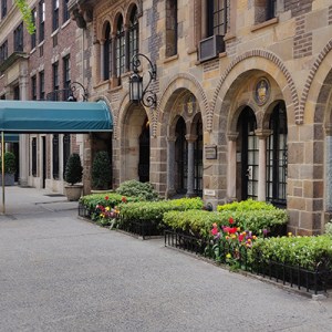 Does Celebrity Allure Help with Real Estate Sales?