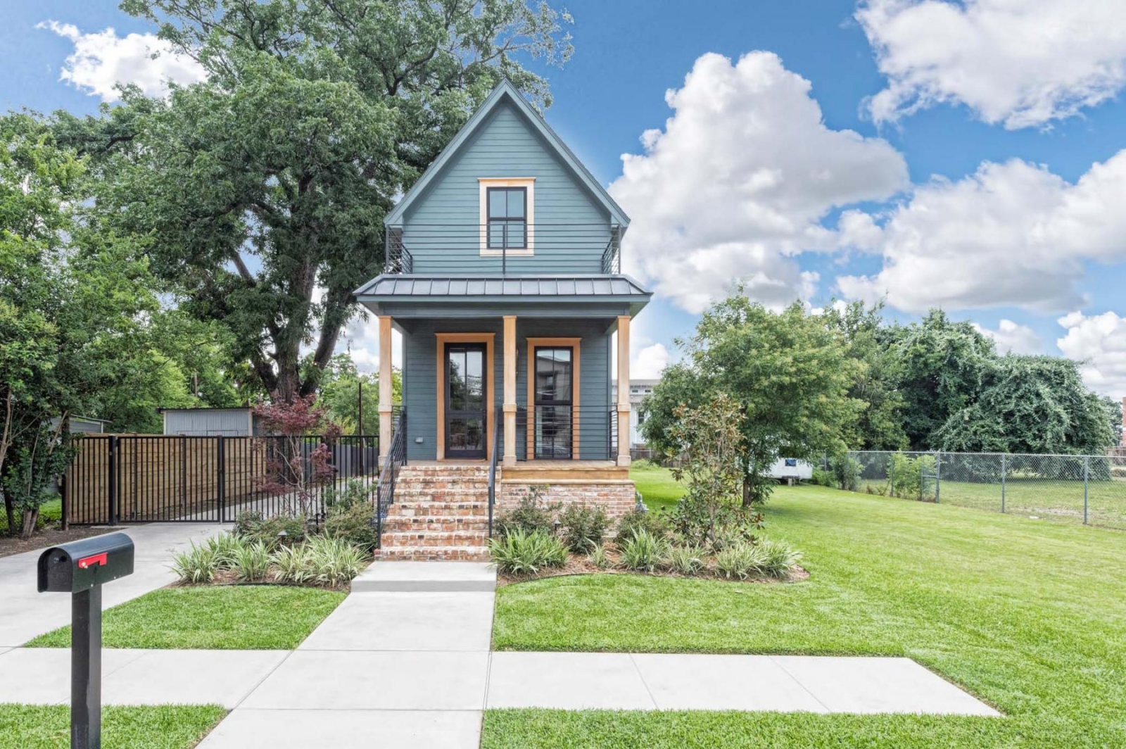 The Shotgun House From 'Fixer Upper' Is on the Market for $1M - Cottages \u0026  Gardens, image size:1600x1064