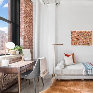 CNBC Anchor Sara Eisen Lists Stylish Chelsea Apartment