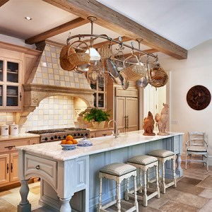 2 Styles to Consider When House Hunting for a Country Kitchen