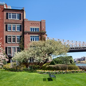 This $15M Townhouse Accesses a Secret Garden in the Middle of Manhattan