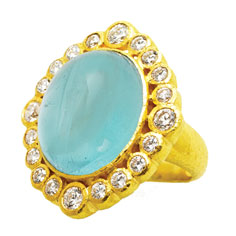 Soft and seductive jewels that make a statement