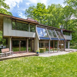 Ridgefield&rsquo;s First Deck House Lists for $789K