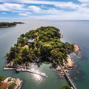 An Island Hideaway Off Branford Asks $950k
