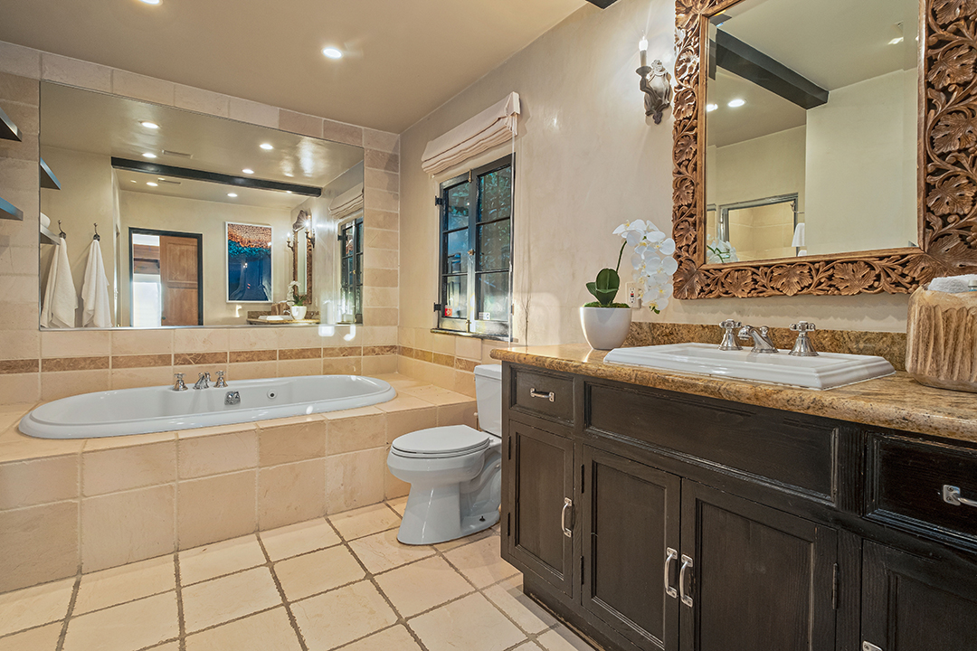Master bath at Aaron Paul's Home
