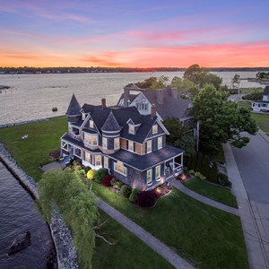 The Finest Shingle-Style House in Connecticut Lists for $995,000