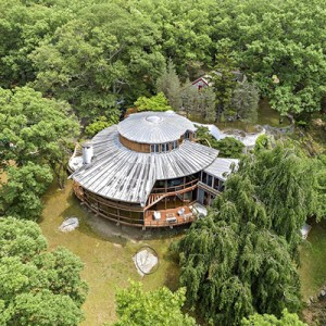 Jackie Gleason&rsquo;s Spaceship-Esque Architectural Marvel Wants $12M