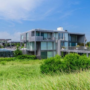 An Exquisite Oceanfront Modern in Bridgehampton Lists for $34M